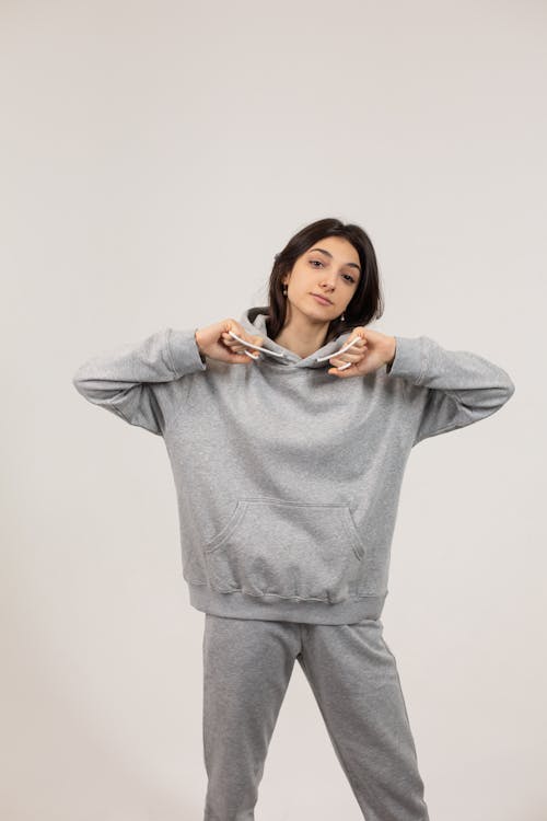 Relaxed Fit Fashion: Why Oversized and Comfortable Silhouettes Are Defining 2025 Style