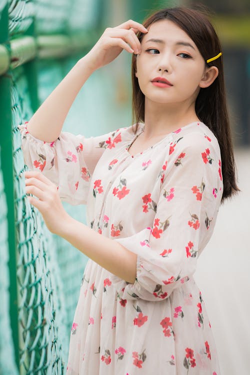 Romantic Florals for Spring: Your Complete Guide to Wearing Floral Prints