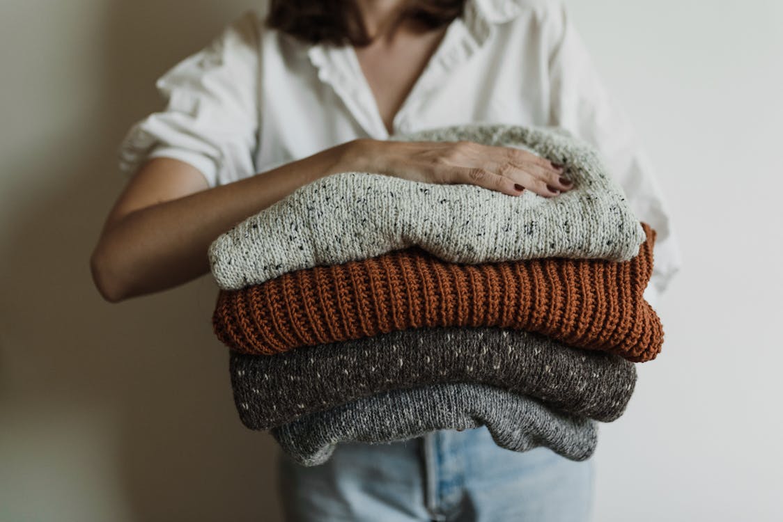 Transitional Knitwear: How to Style Sweaters From Winter to Spring
