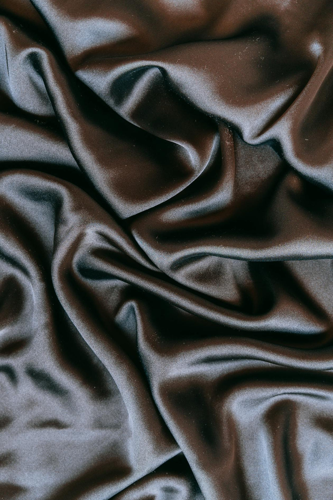 Velvet Fashion: Why This Luxe Fabric Is Dominating 2025 Style