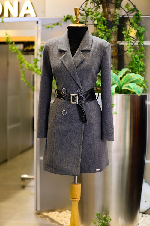 Double-Breasted Coats: Classic Outerwear with Modern Appeal for Spring 2026