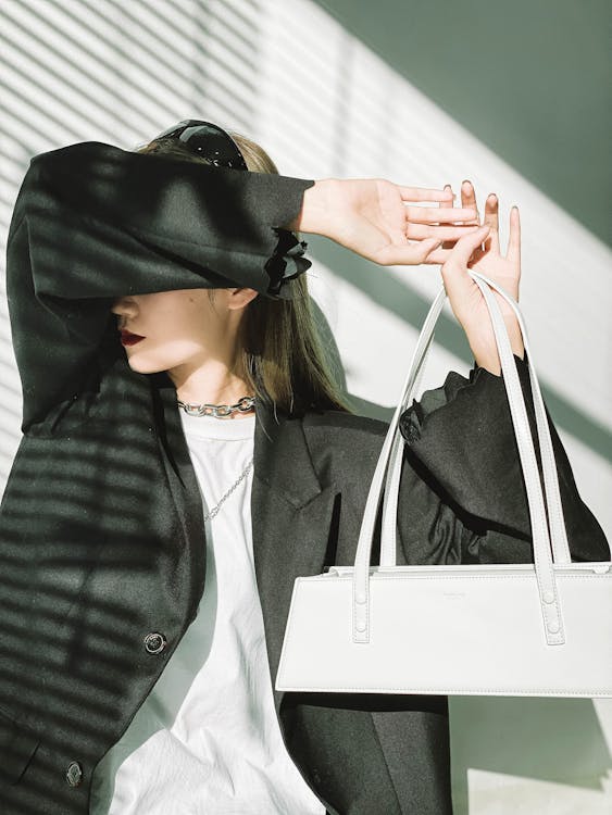 Statement Bags: How to Let Your Handbag Do the Talking