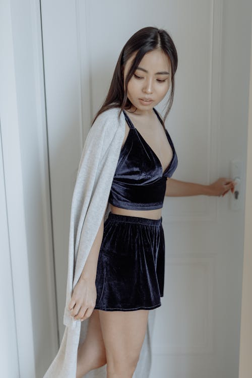 Velvet Sets and Coordinated Loungewear: The Luxe Comfort Trend of Spring 2026