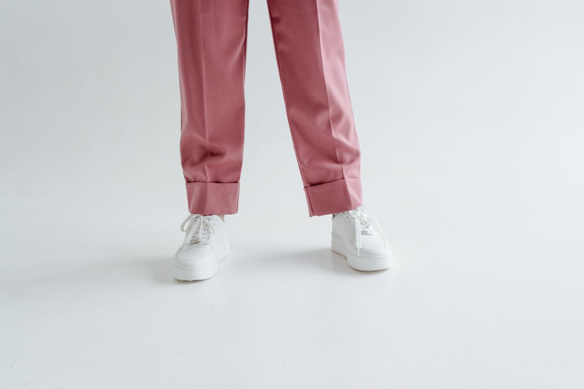 Best Shoes to Anchor Wide-Leg Pants When You Have Tiny Feet