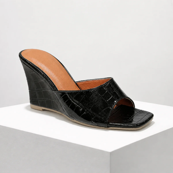 Women's black heels color detail — elegant — Christina Wedge Sandals — Sonverdano