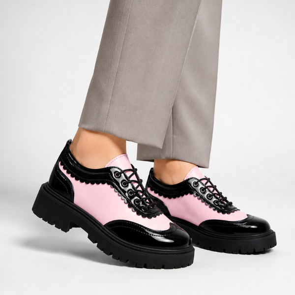 Women's lace shoes close-up — versatile — Beatrix Wingtip Oxford Shoes — Sonverdano