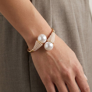 Aura Pearl Bangle