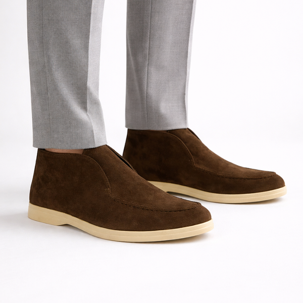 Mr. Darby Suede Chukka Boots