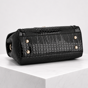Women's handbag detail view — everyday — Valentina Croc Handbag for every occasion — Sonverdano