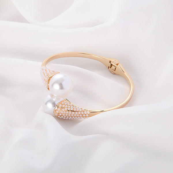 Aura Pearl Bangle