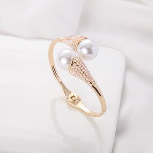 Aura Pearl Bangle